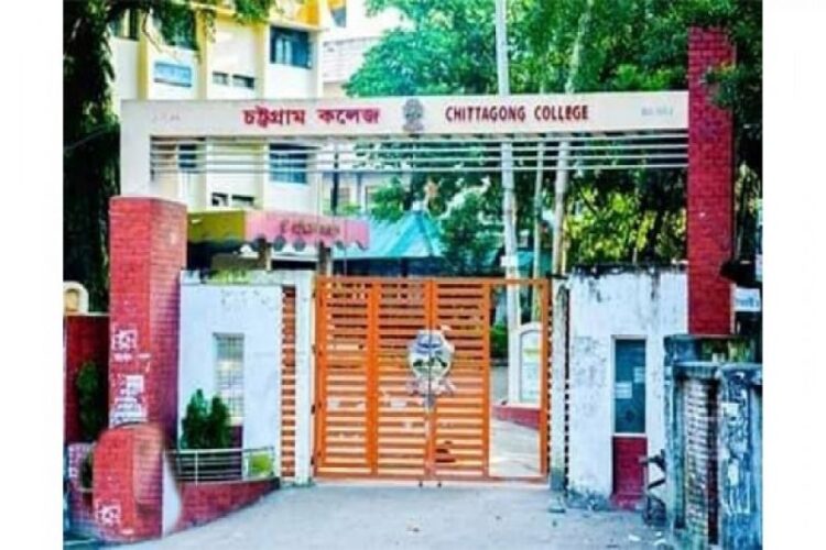 চট্টগ্রাম কলেজের বন্ধ হোস্টেলে ছাত্রলীগের বসতি, অভিযান; রড ও লাঠি উদ্ধার