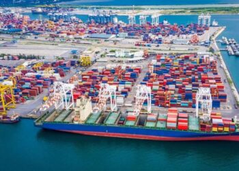 রেমালের প্রভাব কাটিয়ে দুই দিন পর সচল চট্টগ্রাম বন্দর