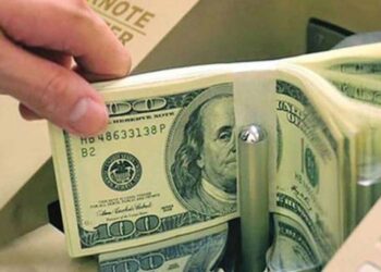 আচমকা ডলারের মূল্য বাড়ল সাত টাকা