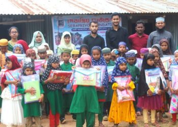 হাটহাজারীতে সেবাপ্রিয় ফাউন্ডেশনের শিক্ষা সামগ্রী বিতরণ