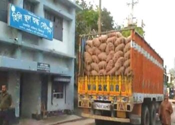 ২০ দিন পর হিলি বন্দর দিয়ে ফের পেঁয়াজ আমদানি শুরু