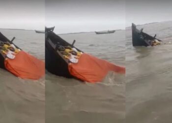 সন্দ্বীপ চ্যানেলে ডুবল রোহিঙ্গাদের খাদ্যপণ্য বোঝাই ট্রলার