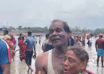 সীতাকুণ্ডে সাগরে ডুবে প্রাণ গেল দুই শিশুর