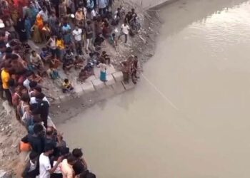 ফিশারীঘাটে খালের পানিতে ডুবে নিখোঁজ দুই শিশুর একজনের লাশ উদ্ধার