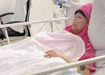 খালেদা জিয়াকে সিসিইউ সুবিধা সম্বলিত কেবিনে স্থানান্তর