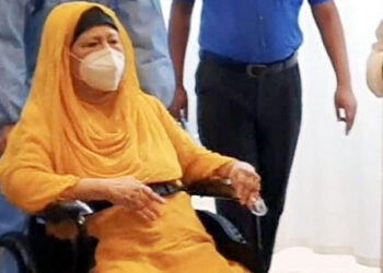 আচমকা অসুস্থ; গভীর রাতে খালেদা জিয়াকে হাসপাতালে ভর্তি