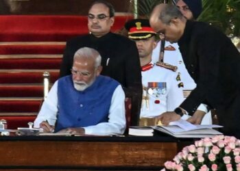 টানা তৃতীয় মেয়াদে ভারতের প্রধানমন্ত্রী হিসেবে শপথ নিলেন নরেন্দ্র মোদী