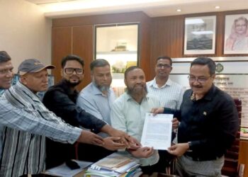 চট্টগ্রাম-কক্সবাজার স্পেশাল ট্রেন নিয়মিত চালু রাখার দাবিতে স্মারকলিপি