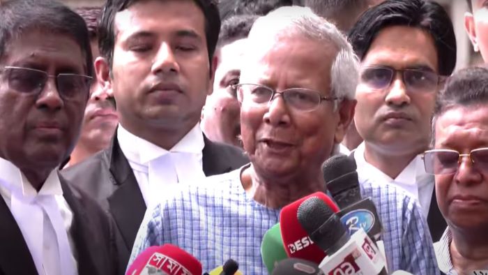 আদালতে লোহার খাঁচায় দাঁড়িয়ে থাকা অত্যন্ত অপমানজনক