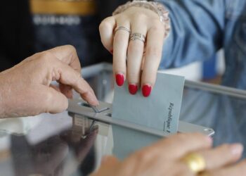 ফ্রান্সের পার্লামেন্ট নির্বাচনে ১৮২ আসন পেয়ে জয় নিউ পপুলার ফ্রন্টের