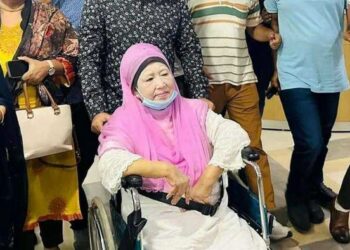 ১১ দিন পর হাসপাতাল থেকে বাসায় ফিরলেন খালেদা জিয়া