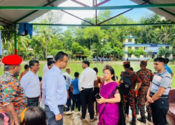 সীতাকুণ্ডে উপজেলা প্রশাসনের উদ্যোগে শিক্ষার্থীদের সাঁতার প্রশিক্ষণ