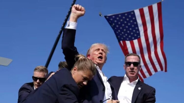 নির্বাচনী সমাবেশে ট্রাম্পের উপর প্রাণঘাতী হামলা