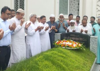 সাংসদ মামুনকে নিয়ে সীতাকুণ্ডে বিভিন্ন প্রকল্প পরিদর্শন চউকের চেয়ারম্যানের