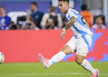 ১-০ গোলে কলম্বিয়াকে হারিয়ে ১৬তম কোপা আমেরিকার শিরোপা আর্জেন্টিনার