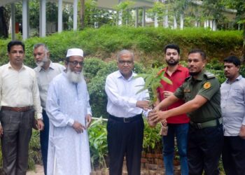 চুয়েটে সাত সহস্রাধিক বৃক্ষের চারা বিতরণ কার্যক্রম অনুষ্ঠিত