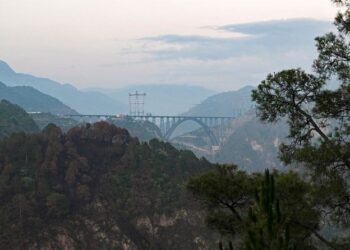 ভারত শাসিত কাশ্মীরে বন্দুকযুদ্ধে আটজনের মৃত্যু