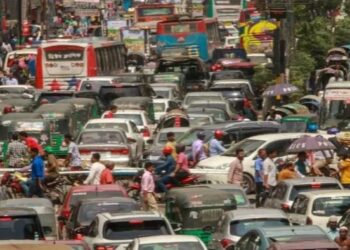 পাঁচ দিন পর সীমিত পরিসরে খুলেছে অফিস-ব্যাংক; ঢাকায় যানজট