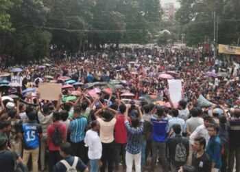 প্রধানমন্ত্রীর বক্তব্য প্রত্যাহারের দাবিতে ঢাবিতে বিক্ষোভ সমাবেশ