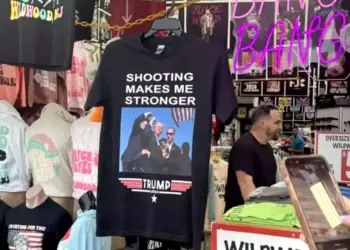 চীনে বিক্রি হচ্ছে ডোনাল ট্রাম্পের গুলির ঘটনার ছবিযুক্ত টি-শার্ট