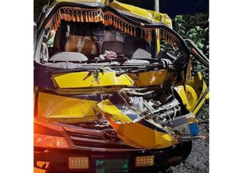 মিরসরাইয়ে চবির ত্রাণবাহী ট্রাক দূর্ঘটনায় ১২ শিক্ষার্থী আহত