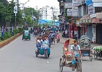 চট্টগ্রামে জনজীবন স্বাভাবিক হয়ে আসছে