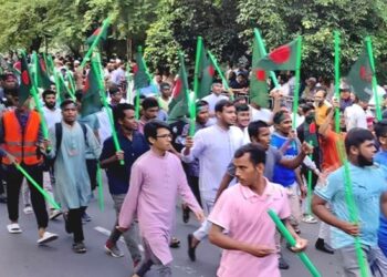 শিক্ষার্থীদের দখলে ধানমন্ডি ৩২ নম্বর