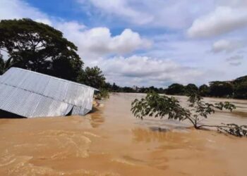 চট্টগ্রামে বন্যায় মৃত্যু চারজনের, পানিবন্দি কয়েক লাখ মানুষ