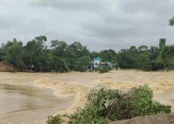 কুমিল্লায় বন্যা পরিস্থিতির আরো অবনতি, পানিবন্দি সাত লাখ মানুষ