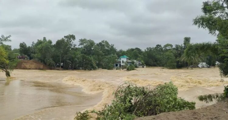 কুমিল্লায় বন্যা পরিস্থিতির আরো অবনতি, পানিবন্দি সাত লাখ মানুষ