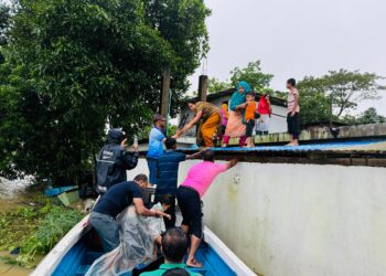 ফেনীর বন্যা পরিস্থিতি: পানি কমছে পরশুরাম ও ছাগলনাইয়ায়, নতুন করে সদর উপজেলা প্লাবিত