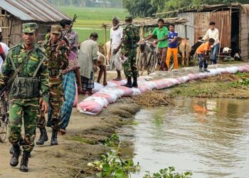 কুমিল্লার গোমতীর পানি বিপদসীমার ওপর দিয়ে প্রবাহিত হচ্ছে