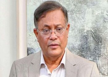 বিমানবন্দরে ধরা হাছান মাহমুদকে সেনাবাহিনীর কাছে হস্তান্তর