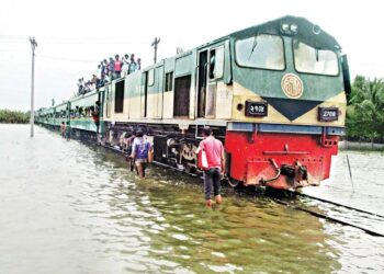 রেলপথ ডুবে যাওয়ায় চট্টগ্রামের সাথে পুরো দেশের ট্রেন চলাচল বন্ধ
