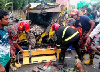 ত্রাণ দিয়ে ফেরার পথে সীতাকুণ্ডে সড়ক দুর্ঘটনায় আহত নয়