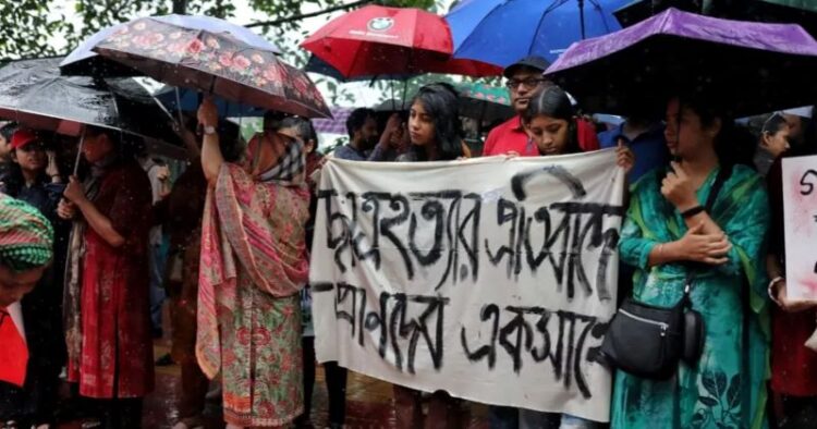 ঢাকার বিভিন্ন স্থানে গণমিছিল, সড়ক অবরোধ