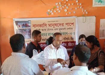 বন্যার্তদের মাঝে ওটিডিএমসি ও কথাসুন্দর নাট্যদলের ত্রাণ বিতরণ