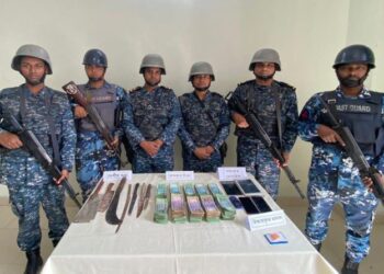 সন্দ্বীপে মাদক কারবারীর বাসা থেকে অস্ত্র, ইয়াবা ও নগদ অর্থ উদ্ধার