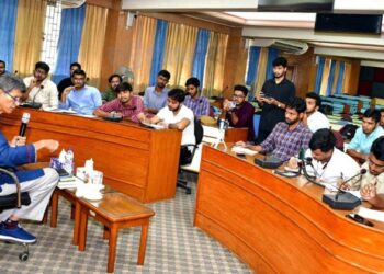 চবির উপাচার্য, ‘বিশ্ববিদ্যালয়ের শিক্ষার্থীরা রাজনীতি করবে একাডেমিক স্বার্থকে কেন্দ্র করে’