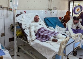 সীতাকুণ্ডে এসএন কর্পোরেশনের শিপইয়ার্ডে ভয়াবহ বিস্ফোরণে পুড়ল ১২ শ্রমিক