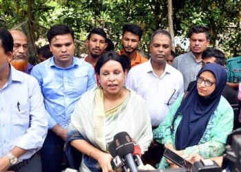 চট্টগ্রামে পাহাড় কেটে বসবাসকারীদের সাত দিনের মধ্যে সরে যাওয়ার নির্দেশ