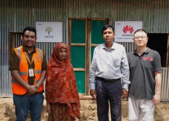 ফেনীতে বন্যায় ঘরহারাদের ঘর তৈরি করে দিচ্ছে হুয়াওয়ে