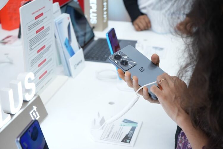 বাংলাদেশে ওয়ানপ্লাসের প্রথম ফ্ল্যাগশিপ স্টোর উদ্বোধন