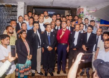 আইনজীবীদের সাথে আলোচনা শেষে শাহাদাত, ‘দলীয়করণ মুক্ত করে আইনের শাসন প্রতিষ্ঠা করতে হবে’