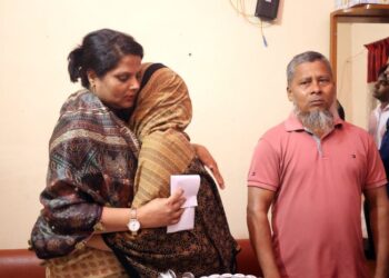 চট্টগ্রামে বৈষম্যবিরোধী ছাত্র আন্দোলনে নিহতদের পরিবারের পাশে জেলা প্রশাসক