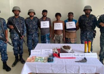 নৌবাহিনীর অভিযানে সন্দ্বীপে মাদক ও অস্ত্রসহ তিন সন্ত্রাসী আটক