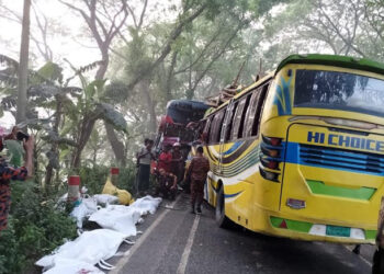 ফরিদপুরে দুই বাসের মুখোমুখি সংঘর্ষে পাঁচজনের মৃত্যু, আহত ২৭