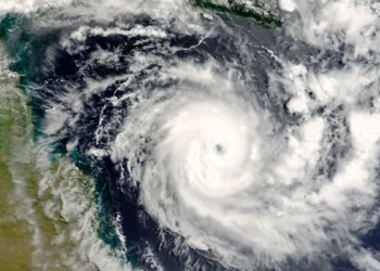 বঙ্গোপসাগরে গভীর নিম্নচাপটি ঘূর্ণিঝড় ‘ডানা’য় পরিণত