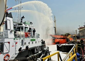 পতেঙ্গায় ‘এমটি বাংলার জ্যোতি’ ও ‘এমটি বাংলার সৌরভের’ আগুন নিয়ন্ত্রণে