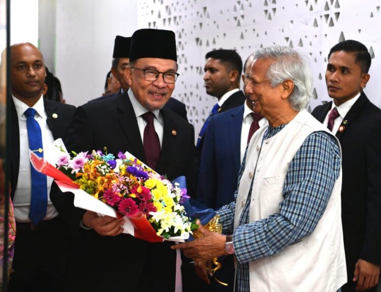 ঢাকা পৌঁছেছেন মালয়েশিয়ার প্রধানমন্ত্রী আনোয়ার ইব্রাহিম